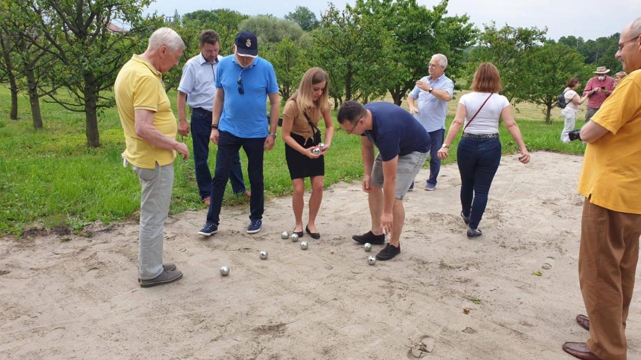 Dwor Strzyzew Panzió Zelazowa Wola Kültér fotó
