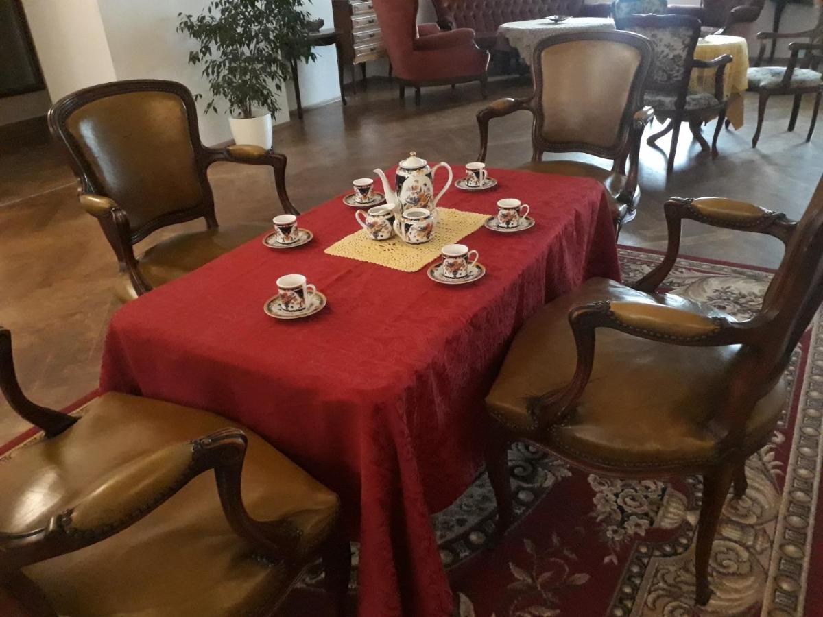 Dwor Strzyzew Panzió Zelazowa Wola Kültér fotó