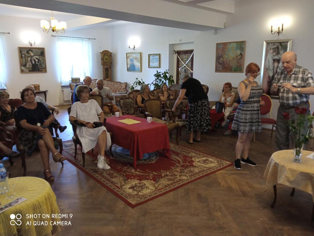 Dwor Strzyzew Panzió Zelazowa Wola Kültér fotó