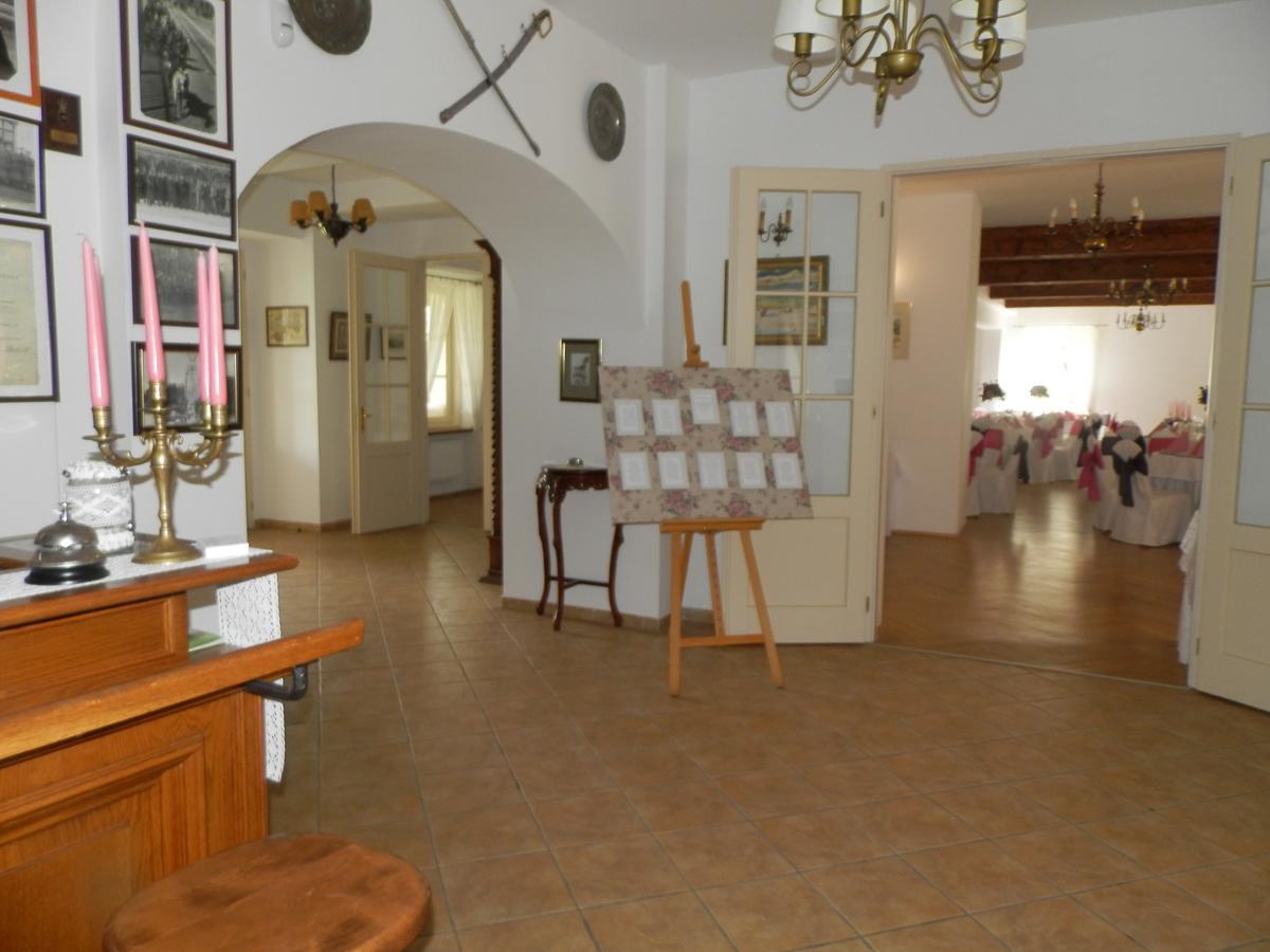 Dwor Strzyzew Panzió Zelazowa Wola Kültér fotó